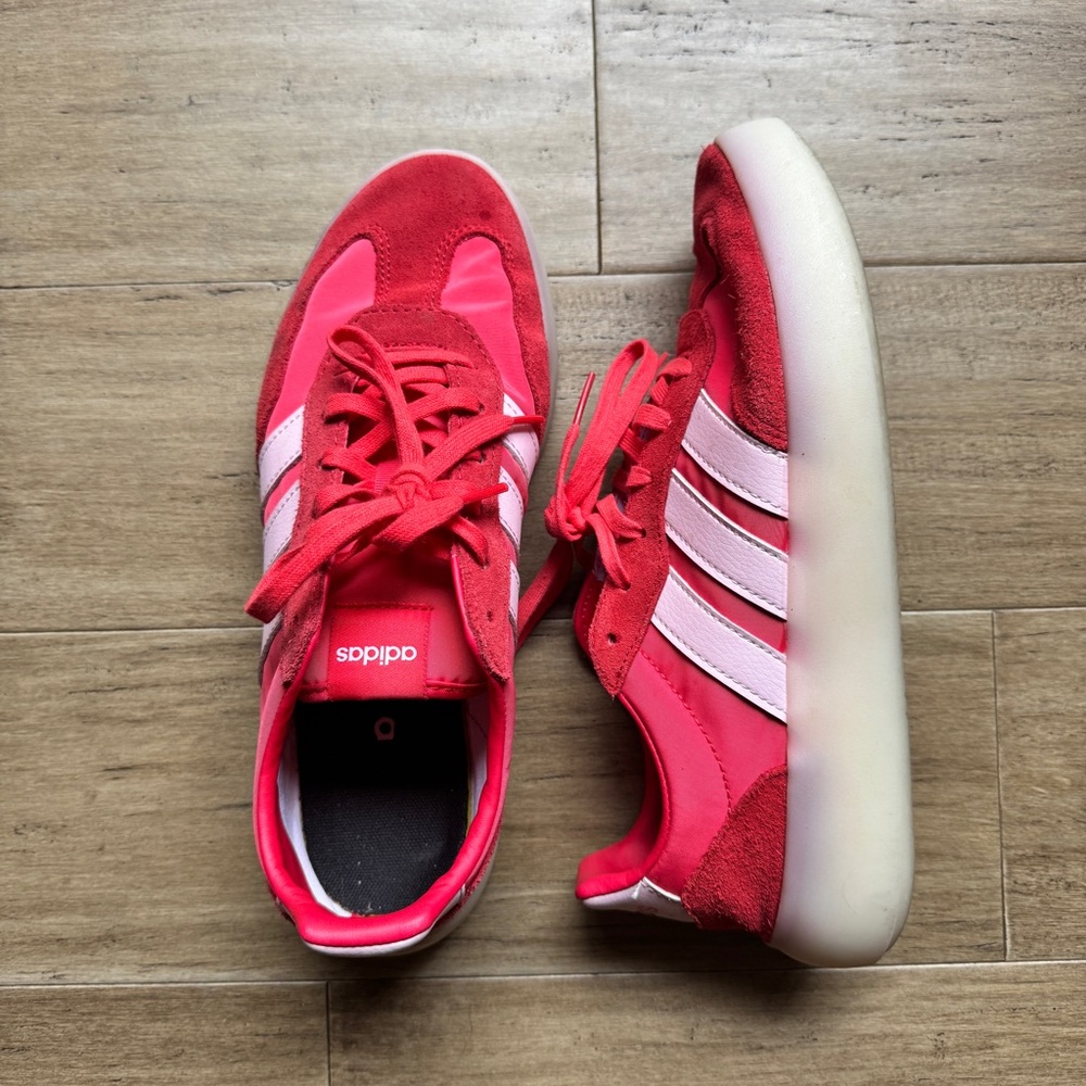 Adidas Barreda Decode Sneaker red - Women's size 9